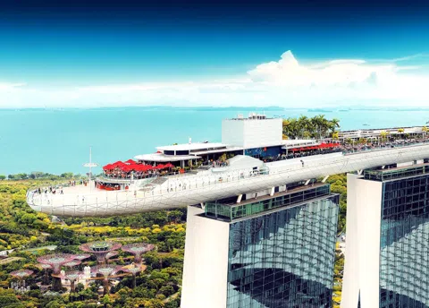 Singapore After Dark: Night Safaris, River Cruises, and Light Spectacles