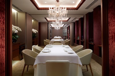 Les Amis, Singapore