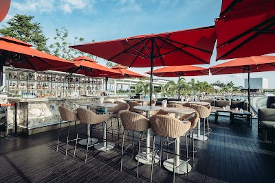 CÉ LA VI Club Lounge